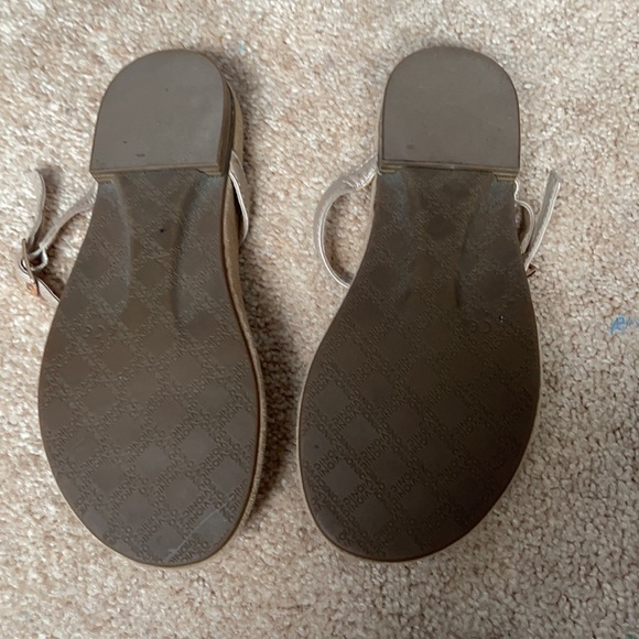 Vionic flip flips - Picture 2 of 3